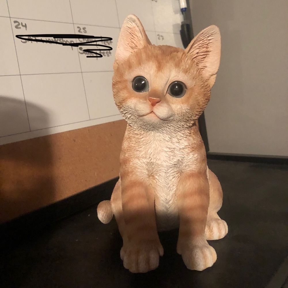 cat statue